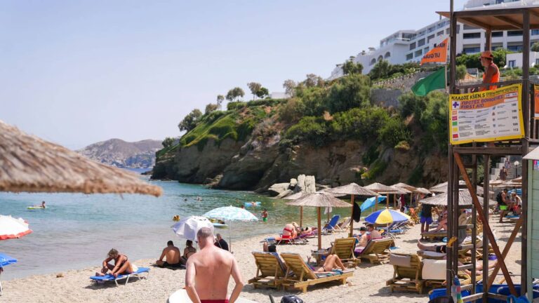 &Pi;&alpha;&rho;&alpha;&lambda;ί&alpha; &Mu;&omicron;&nu;&omicron;&nu;&alpha;ύ&tau;&eta;